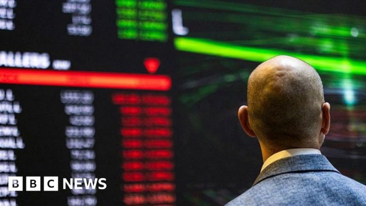 US national debt passes $40tn after doubling in a decadeIt comes after the interest rate on 30-year bonds reached the highest level in almost 20 years.2 hrs agoUS & Canada