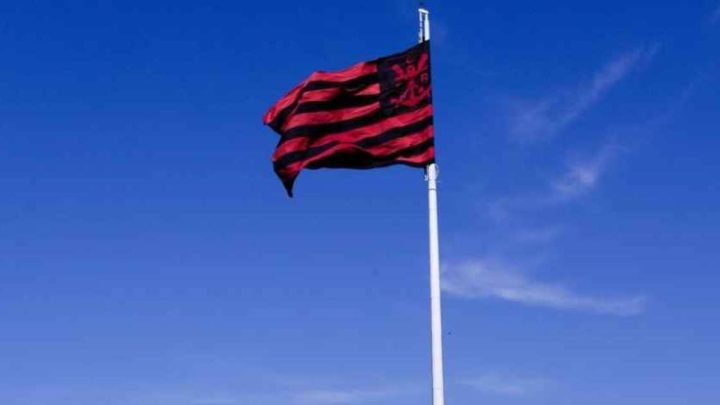 Lateral do Flamengo recusa proposta da Europa para seguir no clube