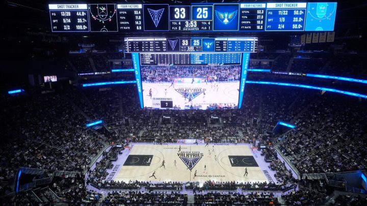 Sex toys tossed on court interrupt WNBA games in Chicago and LA in replay of 2025 incidents