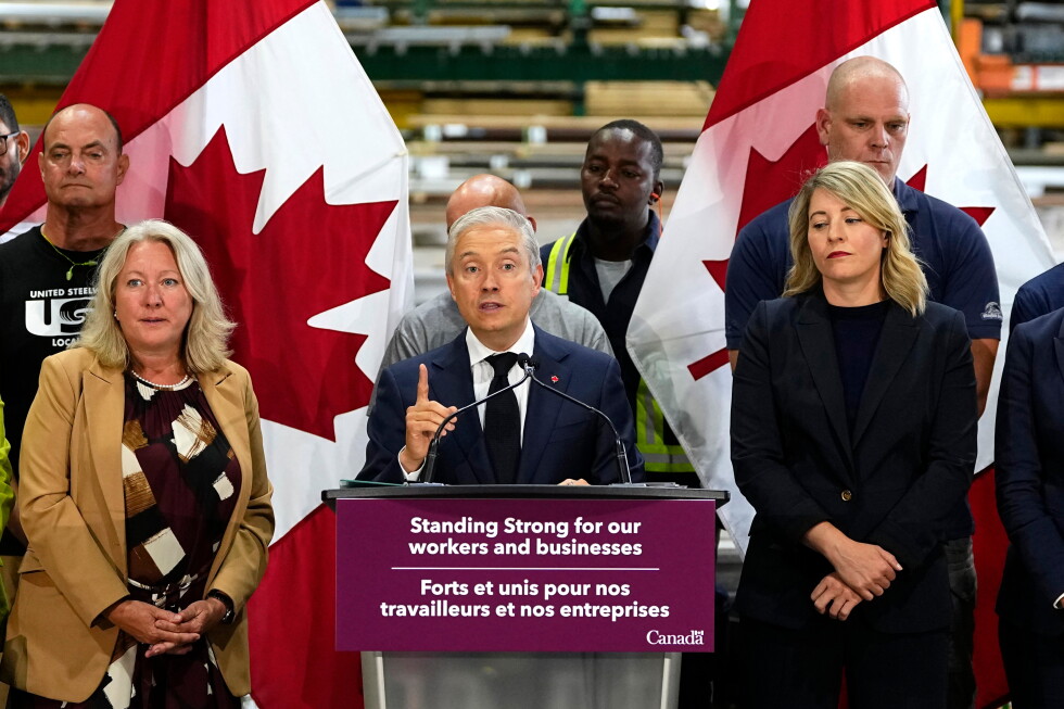 LIVE&nbsp;Canada strikes back with retaliatory tariffs on $20B in US goods