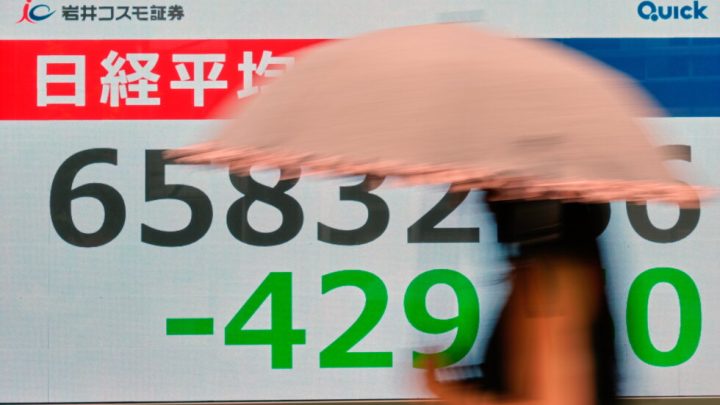 Asian shares meander following US economic updates
