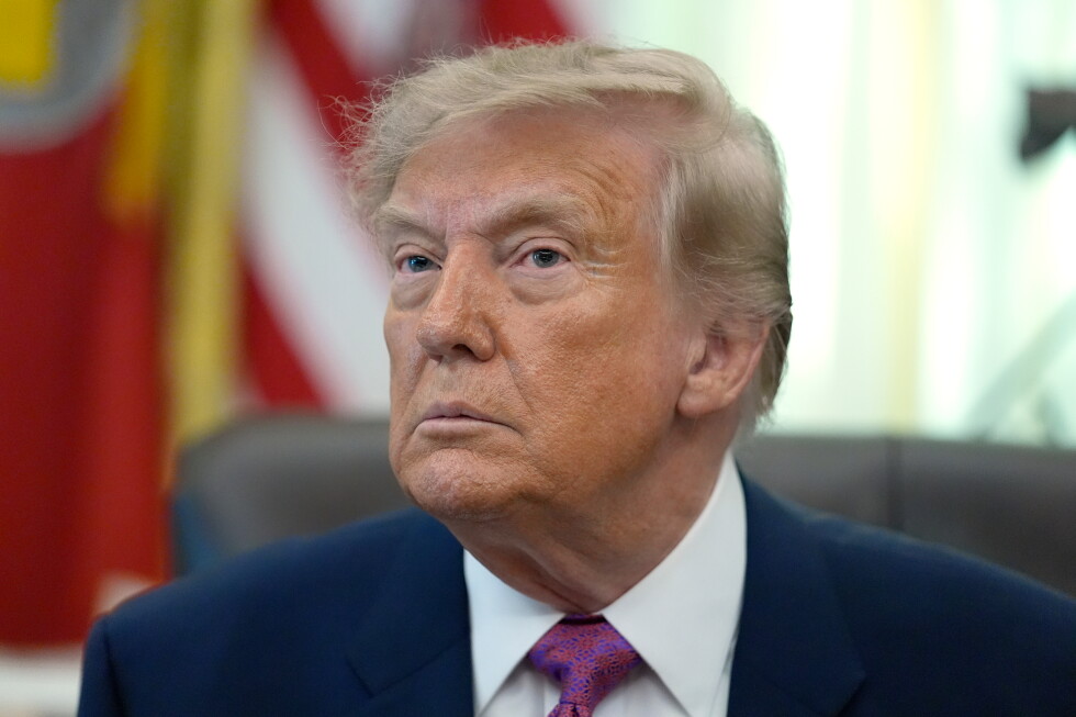 LIVE&nbsp;Trump signs order to rename Lake Ontario to 'Lake America' as trade war with Canada persists
