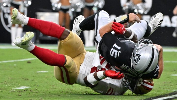 Mala noche para el novato de Raiders Fernando Mendoza, en derrota por 18-12 ante 49ers