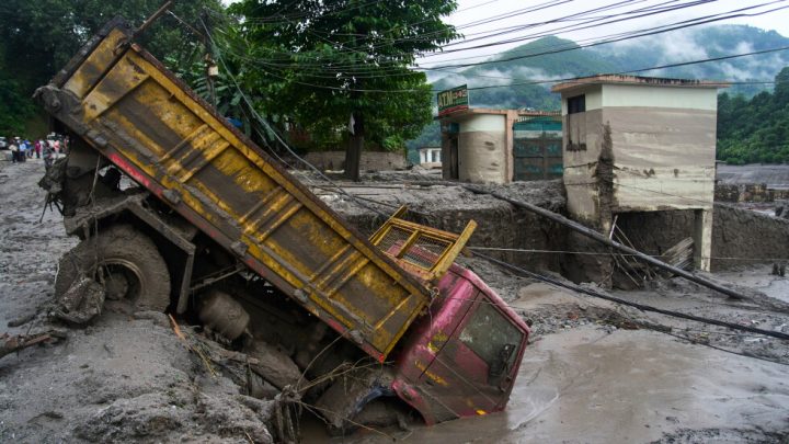 LIVE&nbsp;Death toll rises in Nepal-China border disaster as lake poses new flood threat