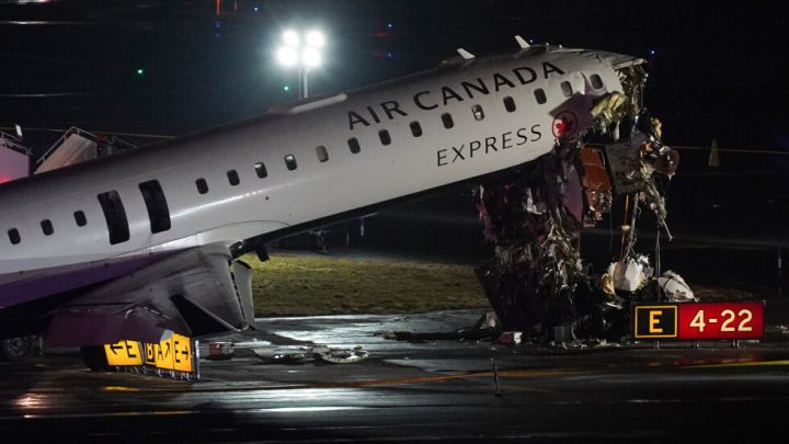 2 LaGuardia air traffic controllers left work an hour early before deadly crash, AP source says