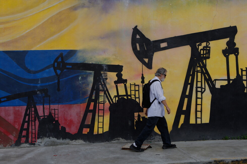 Here are the unanswered questions about Trump's oil deal with Venezuela