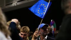 Icelandic voters reject a proposal to restart negotiations to join the European Union