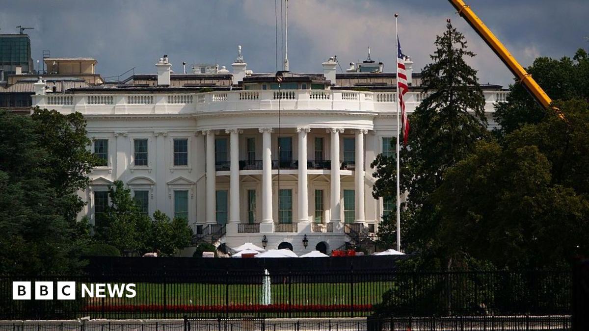 Ex-White House teleprompter operator to pay $172,000 for Trump speech bets