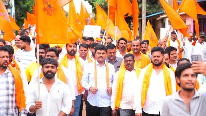 Bandh call receives good response in Shikaripur, Shivamogga MP takes part in protest