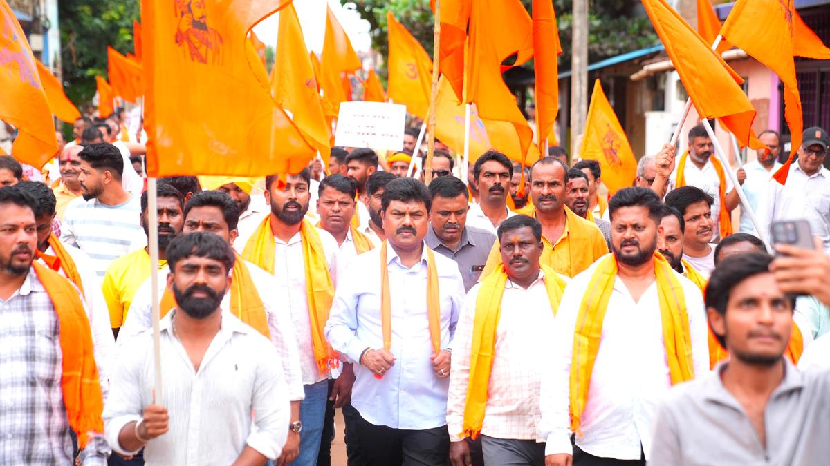Bandh call receives good response in Shikaripur, Shivamogga MP takes part in protest