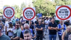Western Balkans truck drivers threaten EU border blockade
