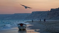 Why is piracy picking up off Somalia’s coast again?