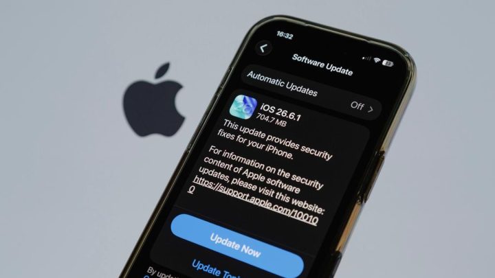 Gross bias by Apple, Google News should sound alarms for Congress, FTC