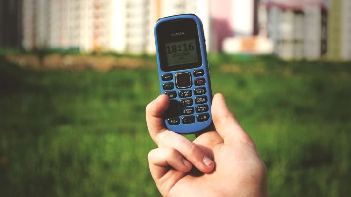 Dumb phone sales rise as users seek relief from daily screen time