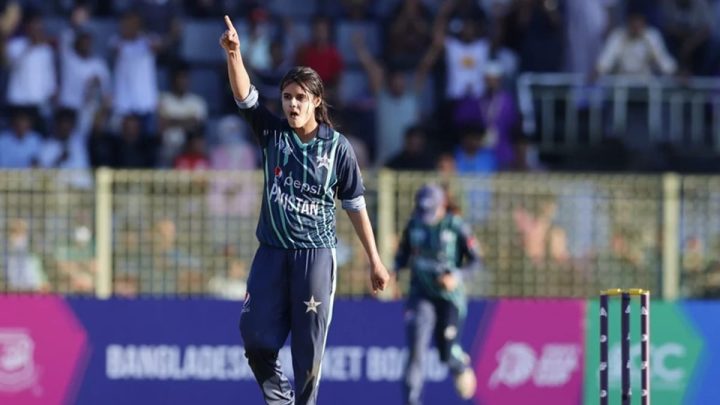 Pakistani Fast Bowler Announces Retirement from International Cricket