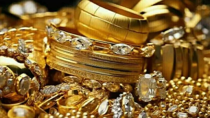 Gold prices surge for second straight day in Pakistan