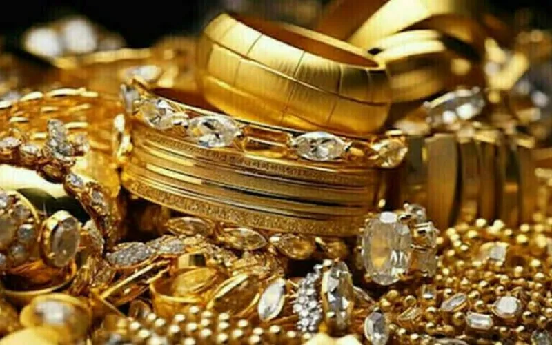 Gold prices surge for second straight day in Pakistan