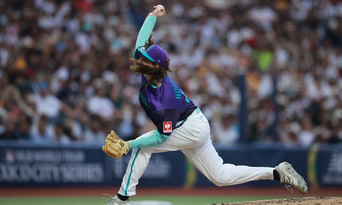 Phillies Claim 6-Foot-5 Pitcher Off Waivers From Diamondbacks