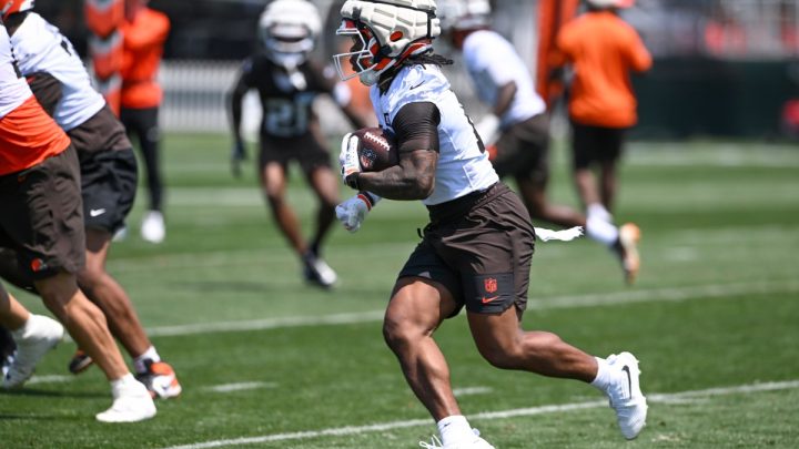 Browns RB Faces Injury Concern After Not Being Seen at Practice
