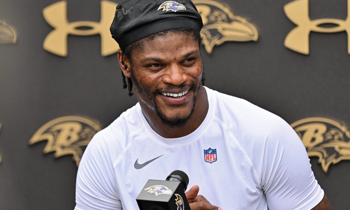 Lamar Jackson Films Hilarious Video on Roller Coaster with Ravens Teammates