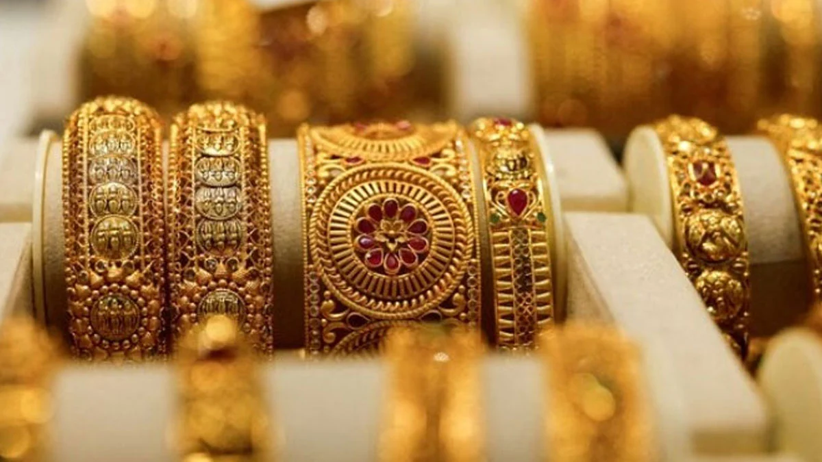 Gold prices soar by Rs13,700 Per tola in Pakistan amid global rally