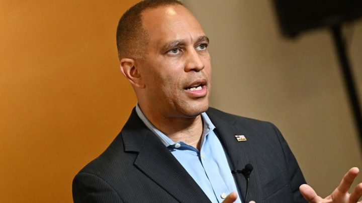 Hakeem Jeffries’s bid to win over Supreme Court-packing lefties is just pathetic