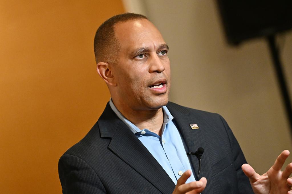 Hakeem Jeffries’s bid to win over Supreme Court-packing lefties is just pathetic
