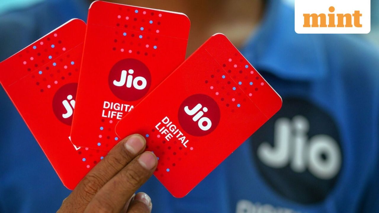 Jio vs Airtel: the base plan is now the new telecom battleground