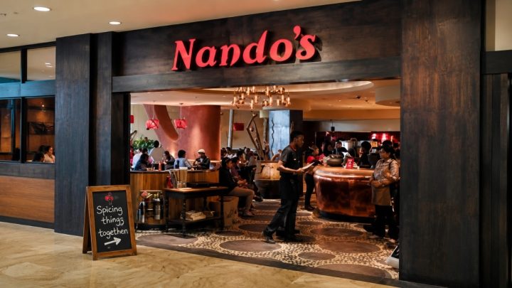 Viral Video Shows Rat Roaming Inside Nando’s Branch Full of Customers