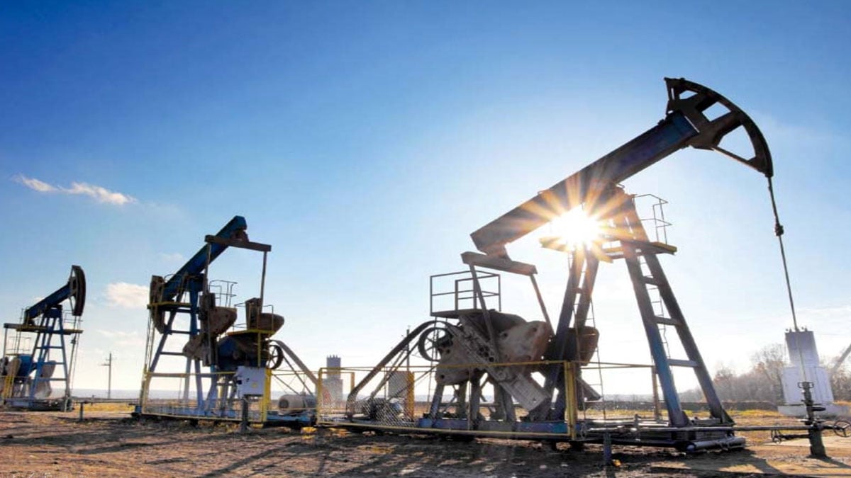 Oil set for second weekly rise as unsettled US-Iran war crimps supply