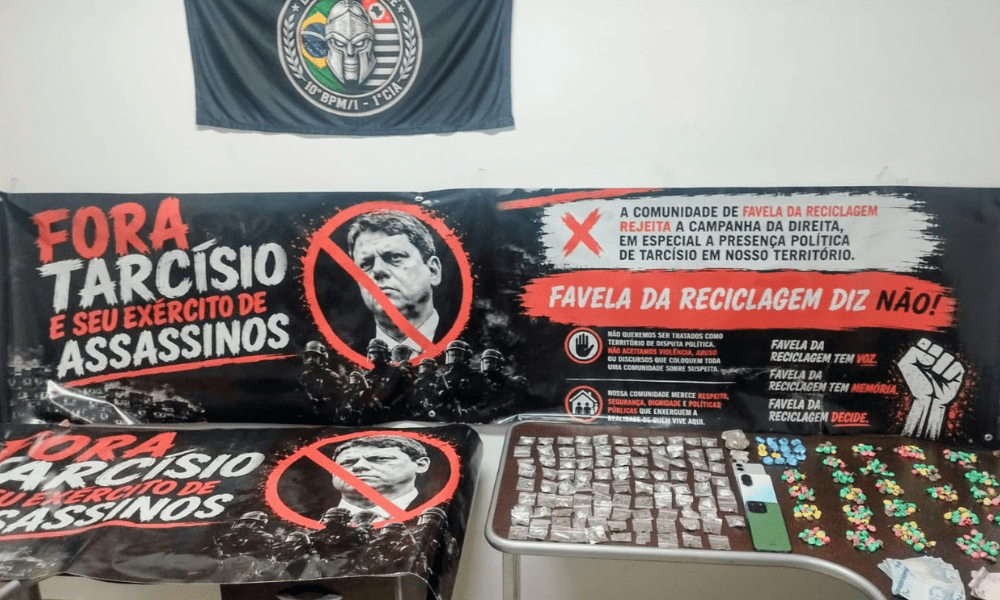 Em ocorrência de tráfico, PM encontra faixas de protestos contra Tarcísio
