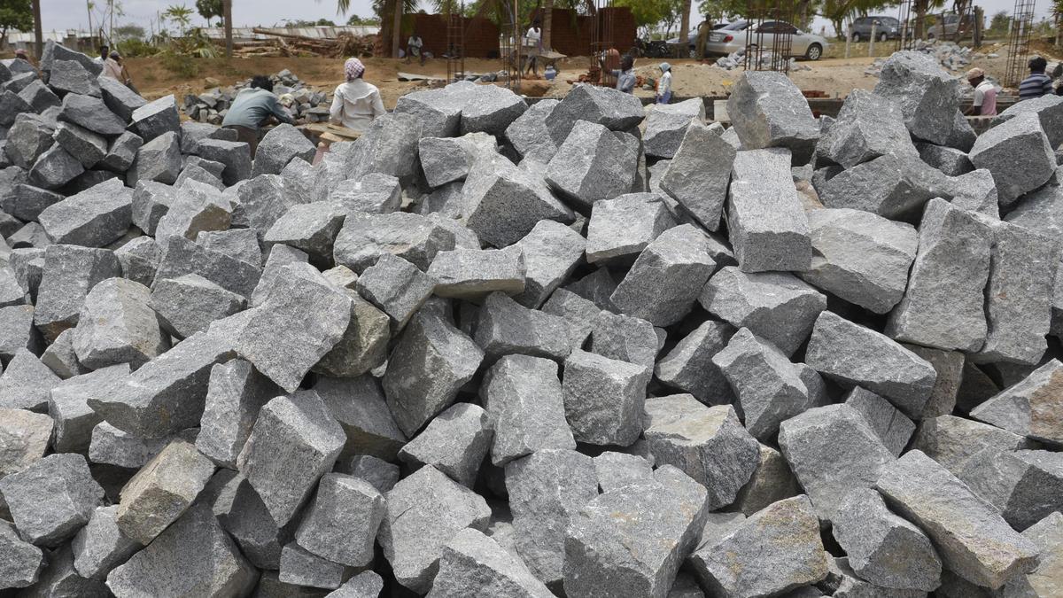 Tamil Nadu promises to review curbs on transportation of construction materials to Keralam, says CMO