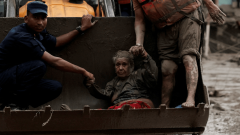 Rescuers search for hundreds missing in Nepal-Tibet flash floods