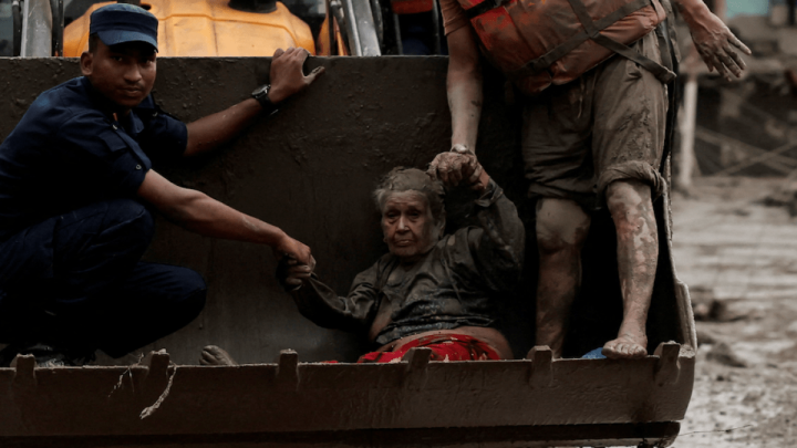 Rescuers search for hundreds missing in Nepal-Tibet flash floods