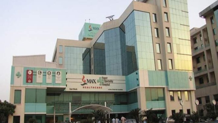 Eight surgeries for four-way paired kidney transplant at Max Hospital