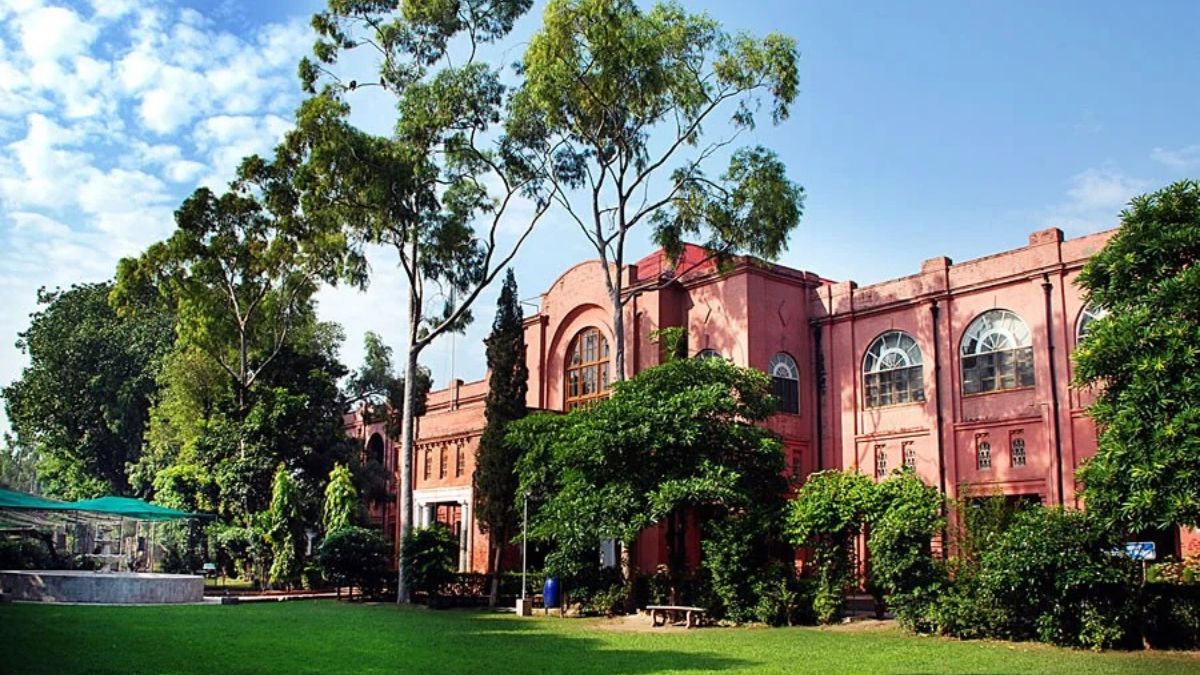 UVAS Releases First Merit List for 40 Undergraduate Programs