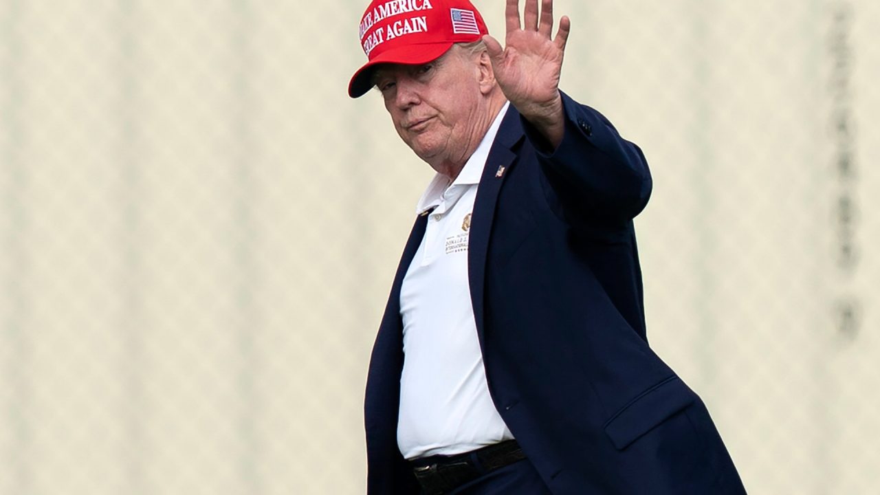 Trump’s approval rating sinks to new low