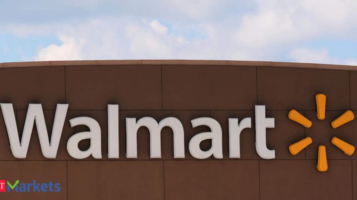 Walmart shares fall 8% as Q2 results flag risks