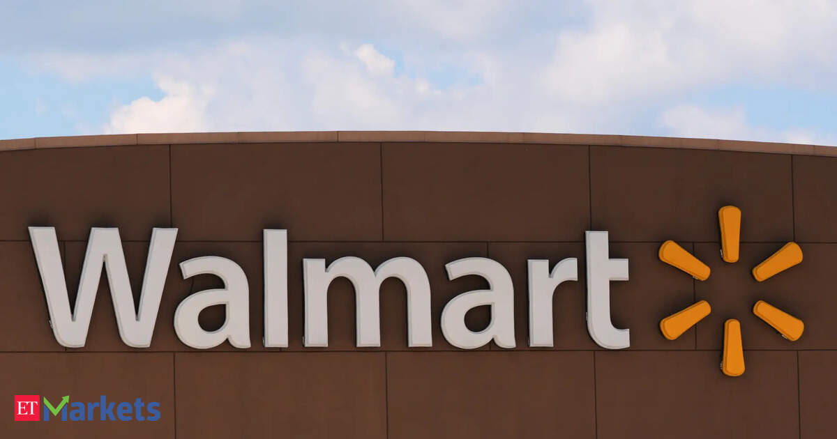 Walmart shares fall 8% as Q2 results flag risks