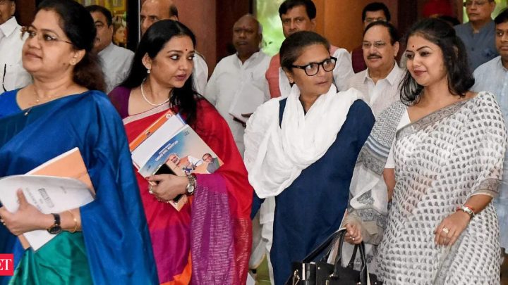 LS Speaker issues notice to rebel TMC MPs
