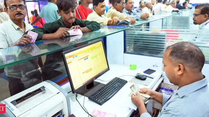 Top 10 private banks cut over 10k jobs in FY26
