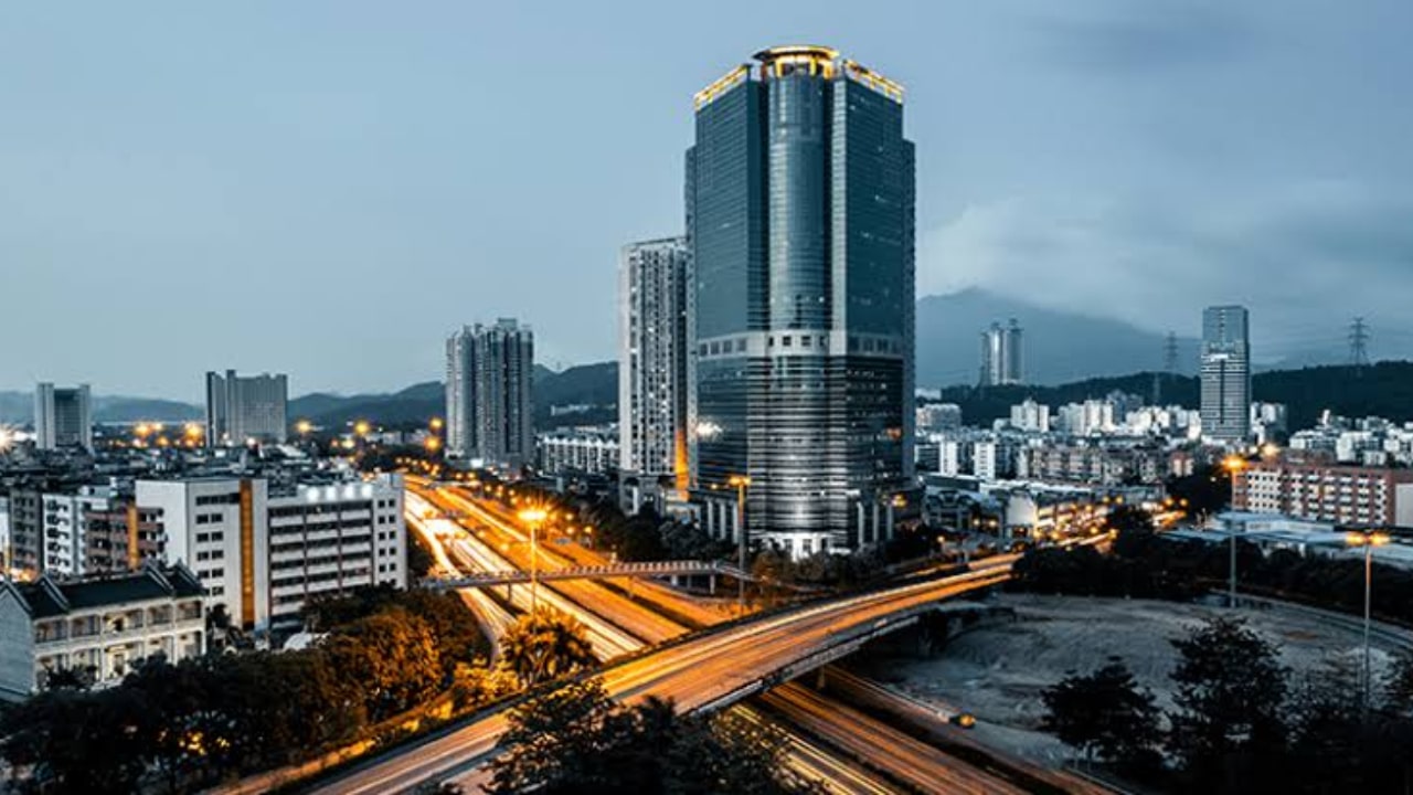Government Buildings to be Turned into Hotels