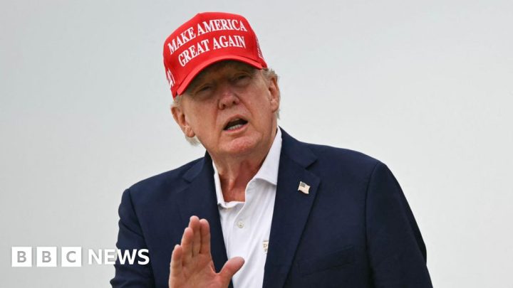 Trump threatens to bomb Oman if it 'gets in the way' over Iran issue