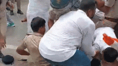 LIVEबिहार- छात्रों के समर्थन में RJD का प्रदर्शन,तेजस्वी हिरासत में: वाटर कैनन चलाई गई, प्रदर्शनकारियों ने बैरिकेडिंग तोड़ी, पुलिस पर बोतलें फेंकीं1:17Play videoलाइव अपडेट्स10 मिनट पहले: तेजस्वी बोले- छात्रों के लिए लड़ता रहूंगा16 मिनट पहले: धरने पर बैठे राजद कार्यकर्ता