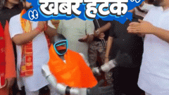 खबर हटके- चीफ गेस्ट बने रोबोट का गमछे में डांस: फर्स्ट AC में बुजुर्ग की नाक कुतर गया चूहा; हाथी पर सवार होकर ऑफिस पहुंचा इंजीनियर1:50Play video