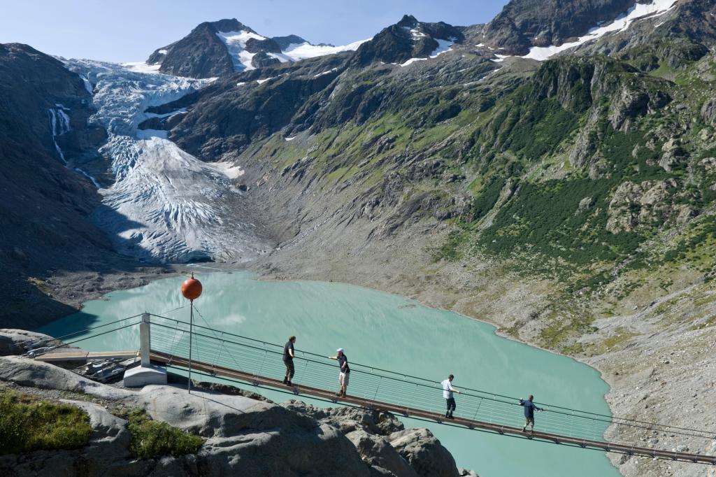 Bodies of hikers who disappeared 3 decades ago in the Swiss Alps dsicovered after glacier melts