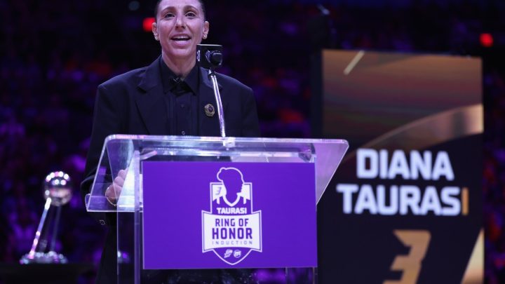 Mercury Rookie Celebrates Diana Taurasi With Portrait