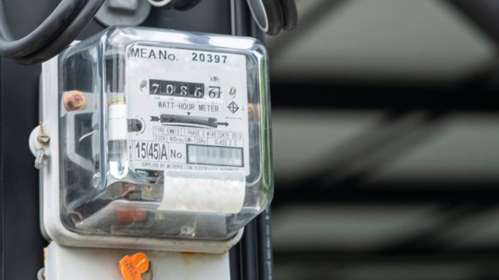 Govt to Give Cash to Senior Bureaucrats Instead of Free Electricity