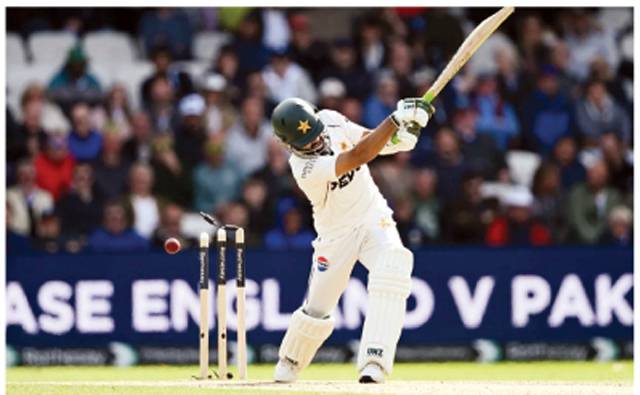 England rout Pakistan by an innings to take 1-0 lead
