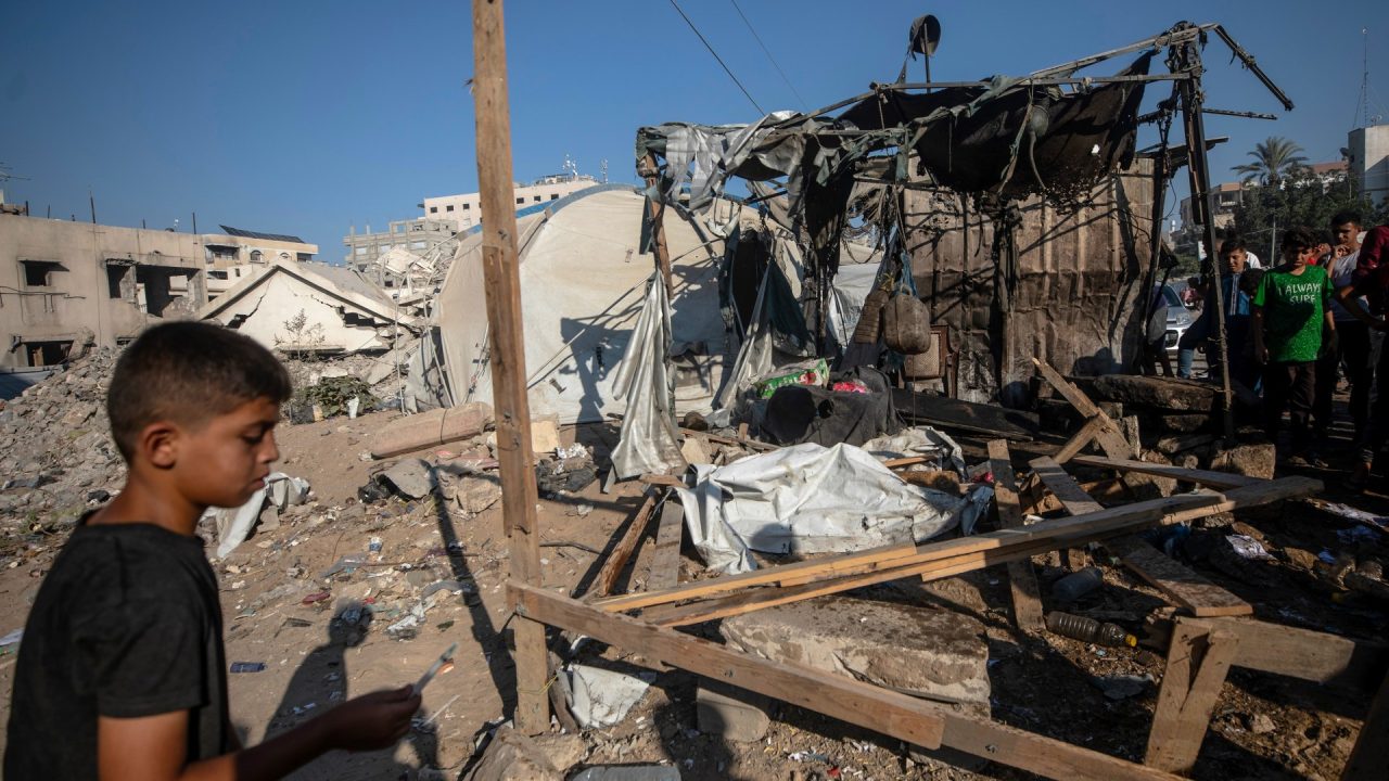 Three killed in strikes on Gaza as Israel renews threats over kite-flying
